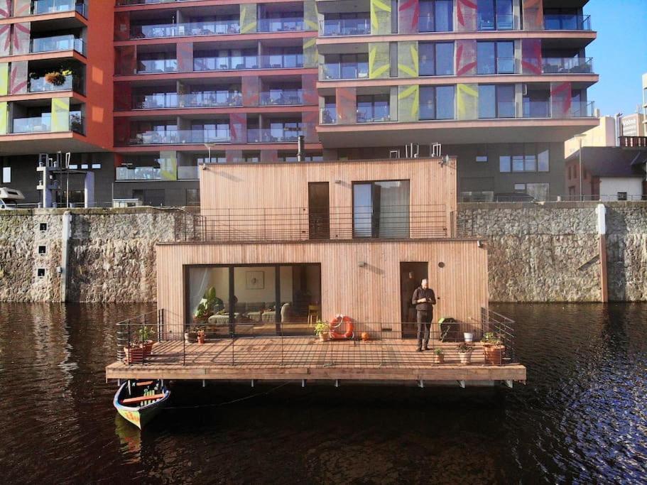 One Of The Kind Prague Houseboat Experience +Boat Villa Exterior photo